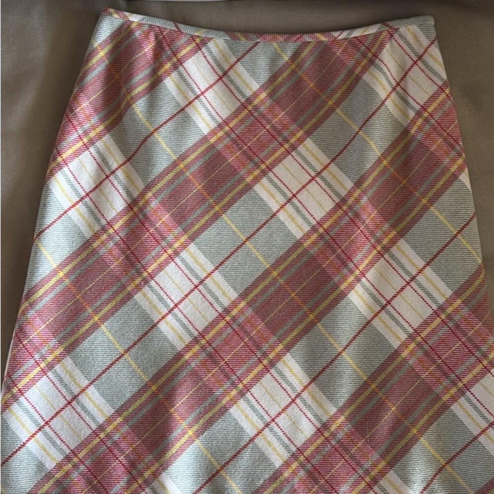 Ann Taylor Loft wool skirt. Size 6 used but like new. Skirt is completely lined